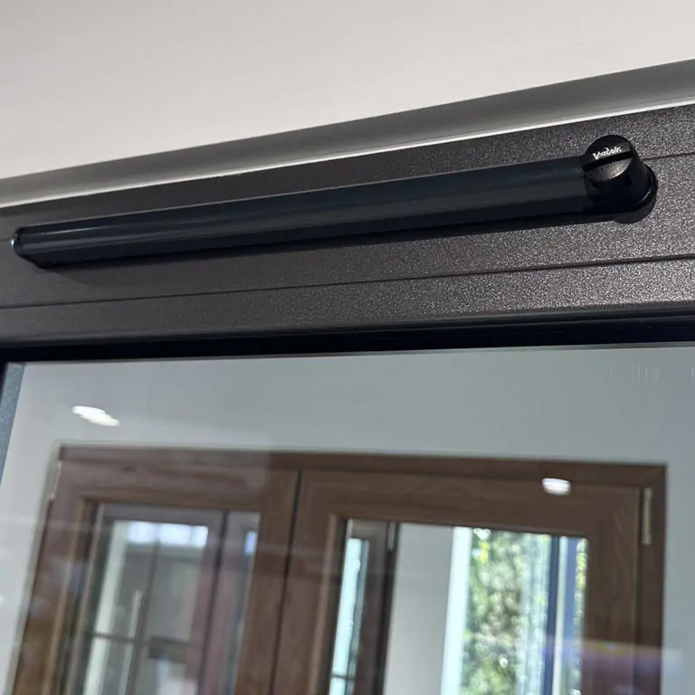 Humidity-controlled trickle vents