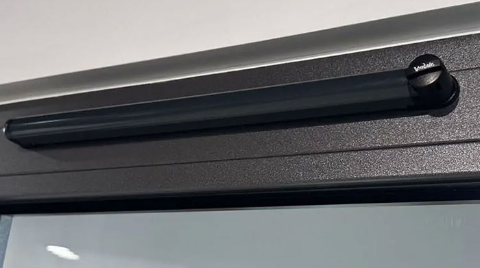 Humidity-controlled trickle vents